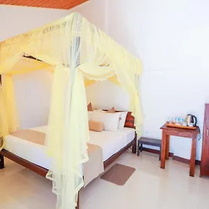 Mel's Negombo